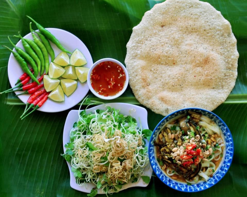 Tô mì Quảng ếch tại Mì Quảng Bà Mua