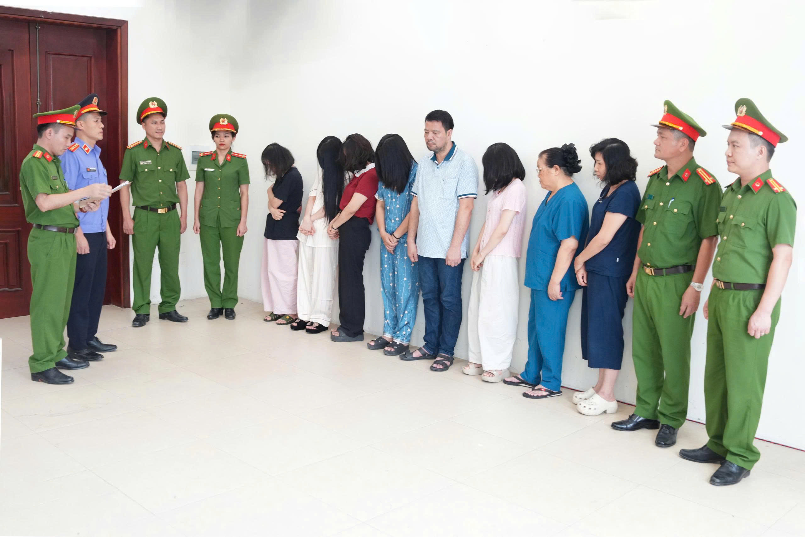 Đà Nẵng: Khởi tố 10 đối tượng tại Phòng khám Đa khoa Y học Nghệ An về tội “Lừa dối khách hàng”