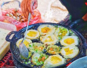 Bánh căn Thúy Đà Nẵng với nhân hải sản hấp dẫn