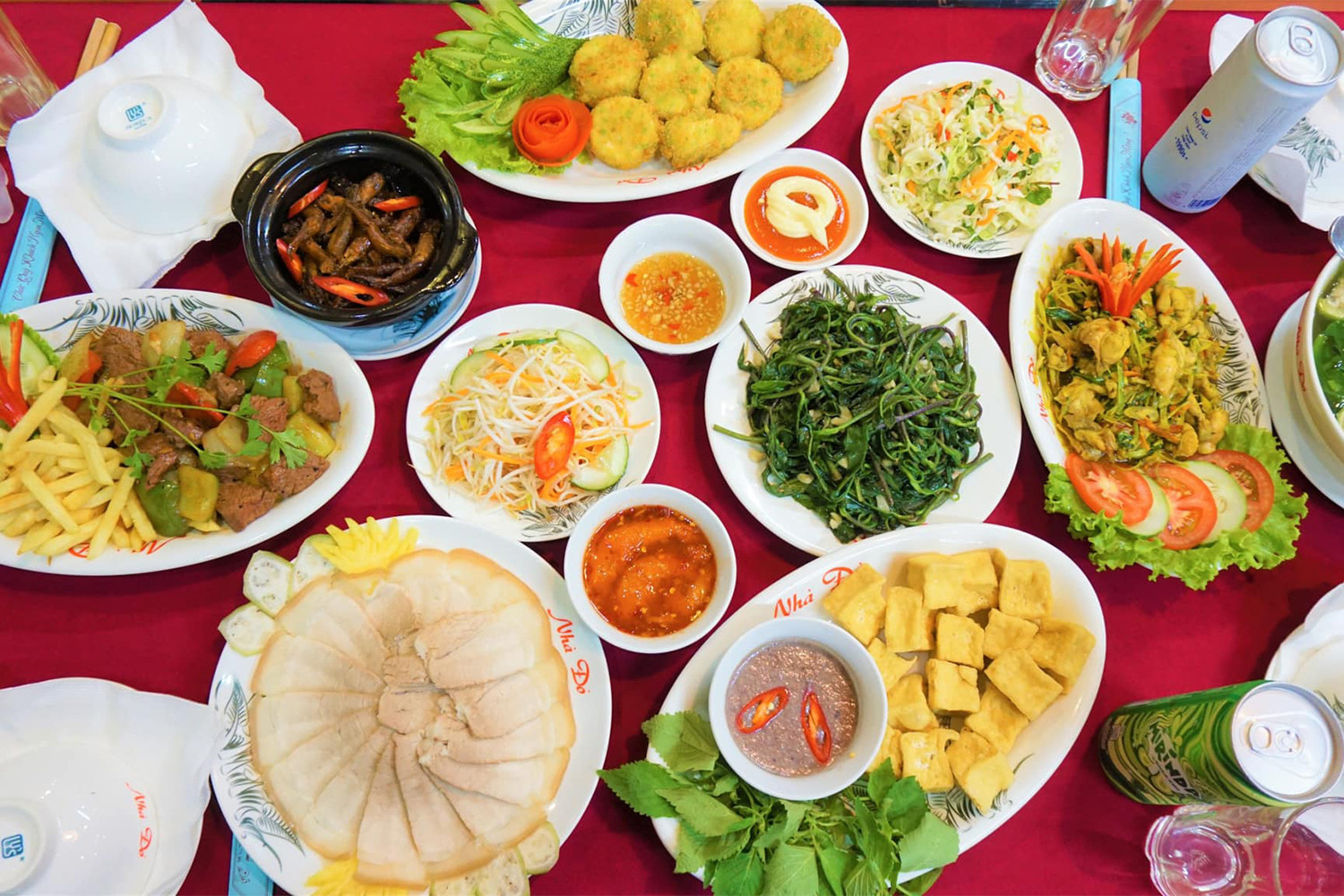 Cận cảnh món ăn tại Nhà Đỏ