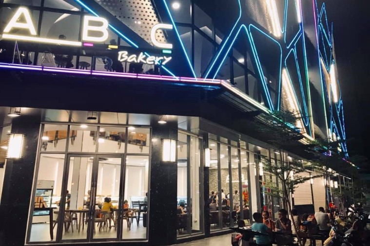 không gian ABC Bakery hiện đại, rộng rãi