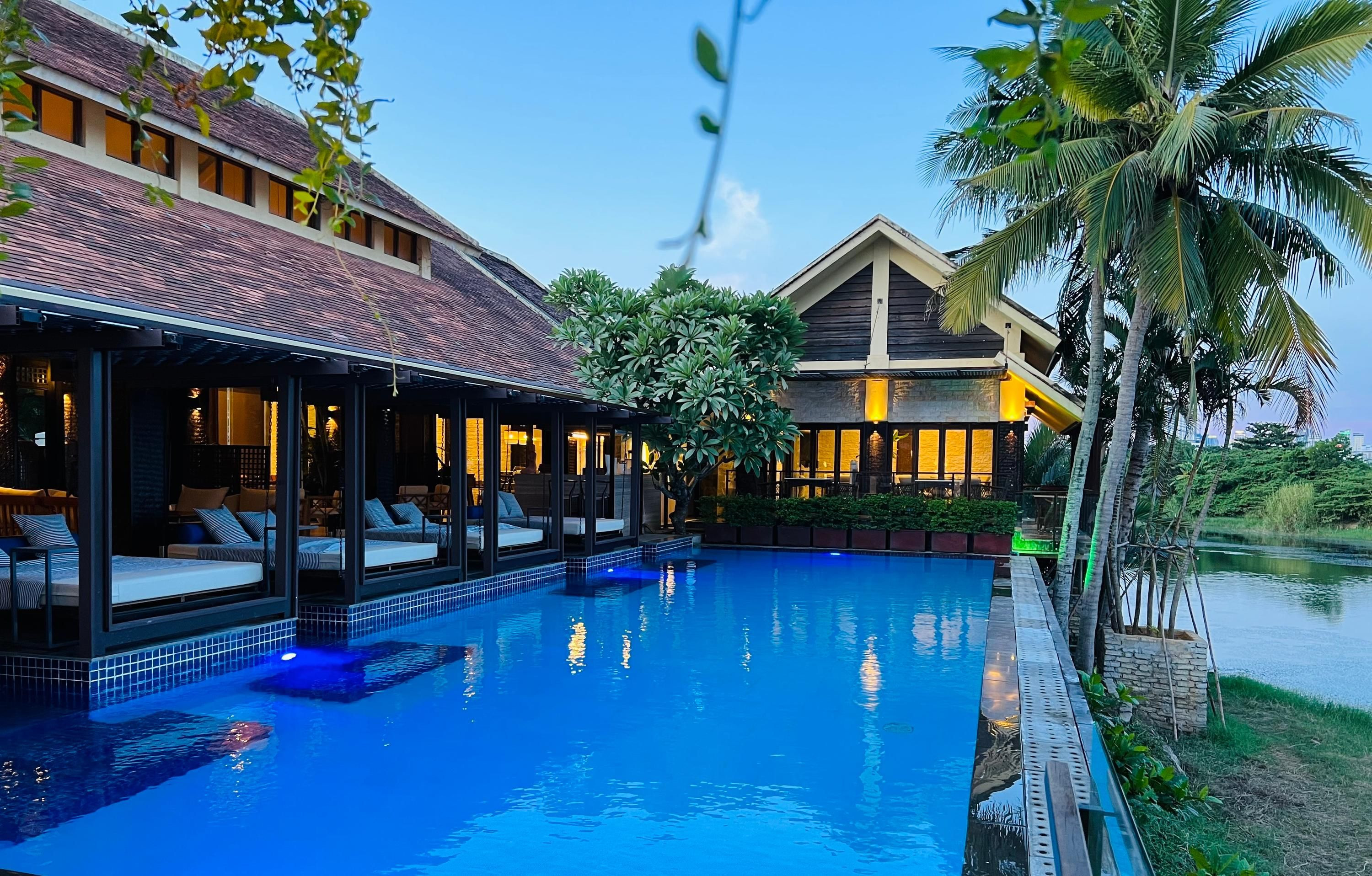 Bể bơi tại THE BLOSSOM RESORT ISLAND