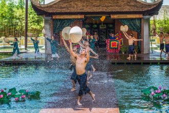 Thưởng thức show diễn hấp dẫn tại VinWonders Nam Hội An