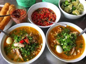 Bánh canh có hương vị độc đáo, dễ ăn, đa dạng topping