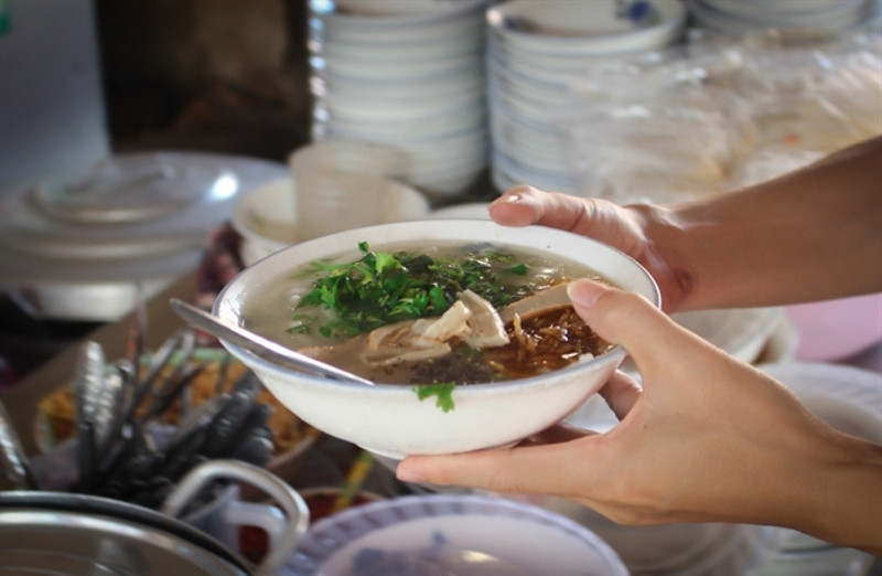 Tô bánh canh mang hương vị mộc mạc tại quán bánh canh ruộng cầu Thuận Phước