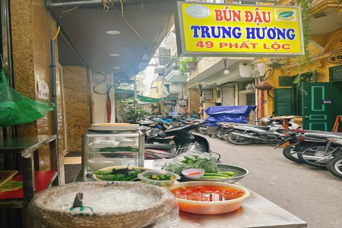 Quán bún đậu Hoàn Kiếm ngon Trung Hương ngõ Phất Lộc địa chỉ dễ tìm