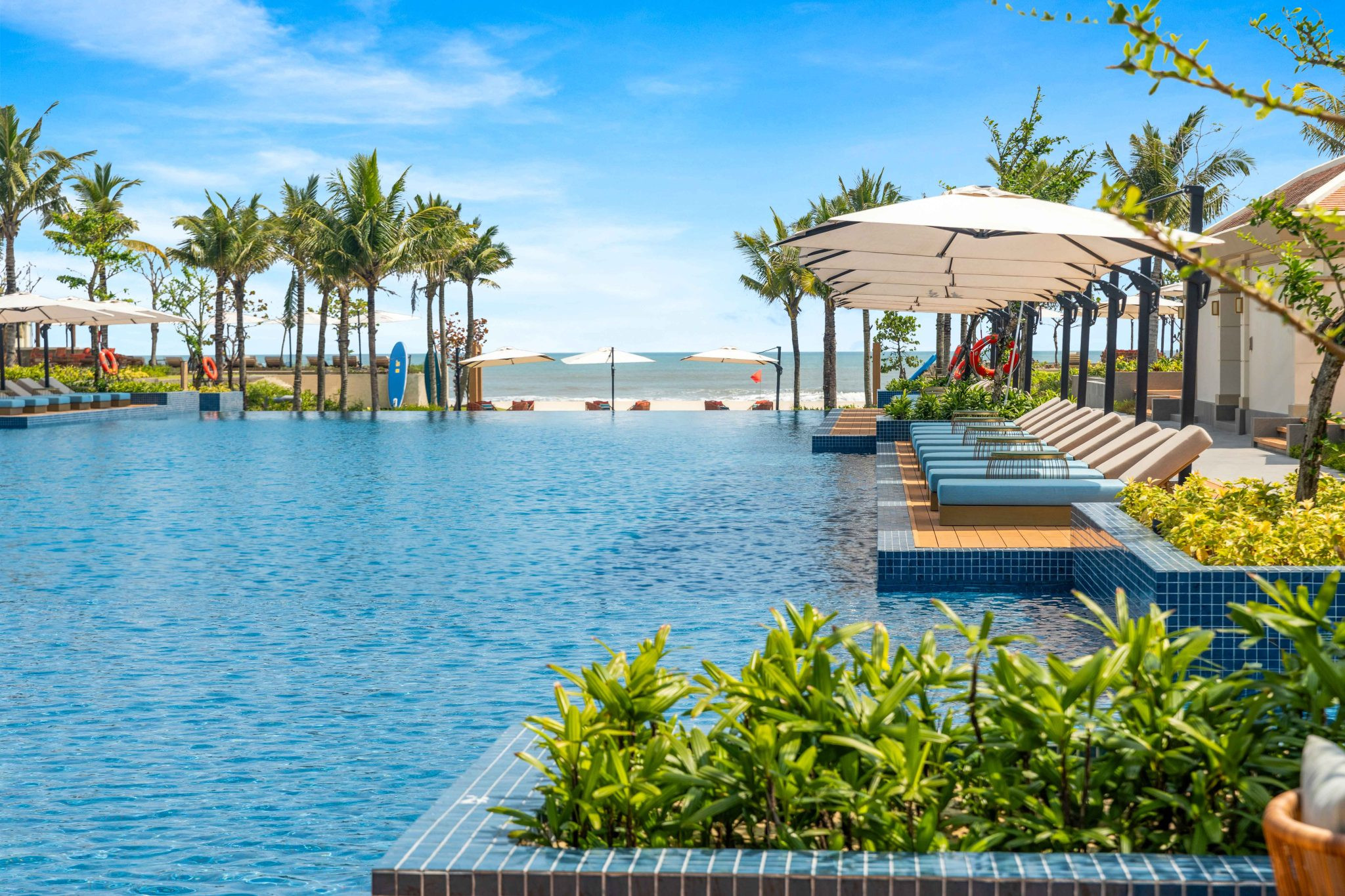 Hồ bơi tại Fusion Resort & Villas Đà Nẵng