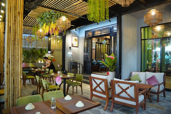 Không gian xanh mát tại Nhà hàng Nón Lá