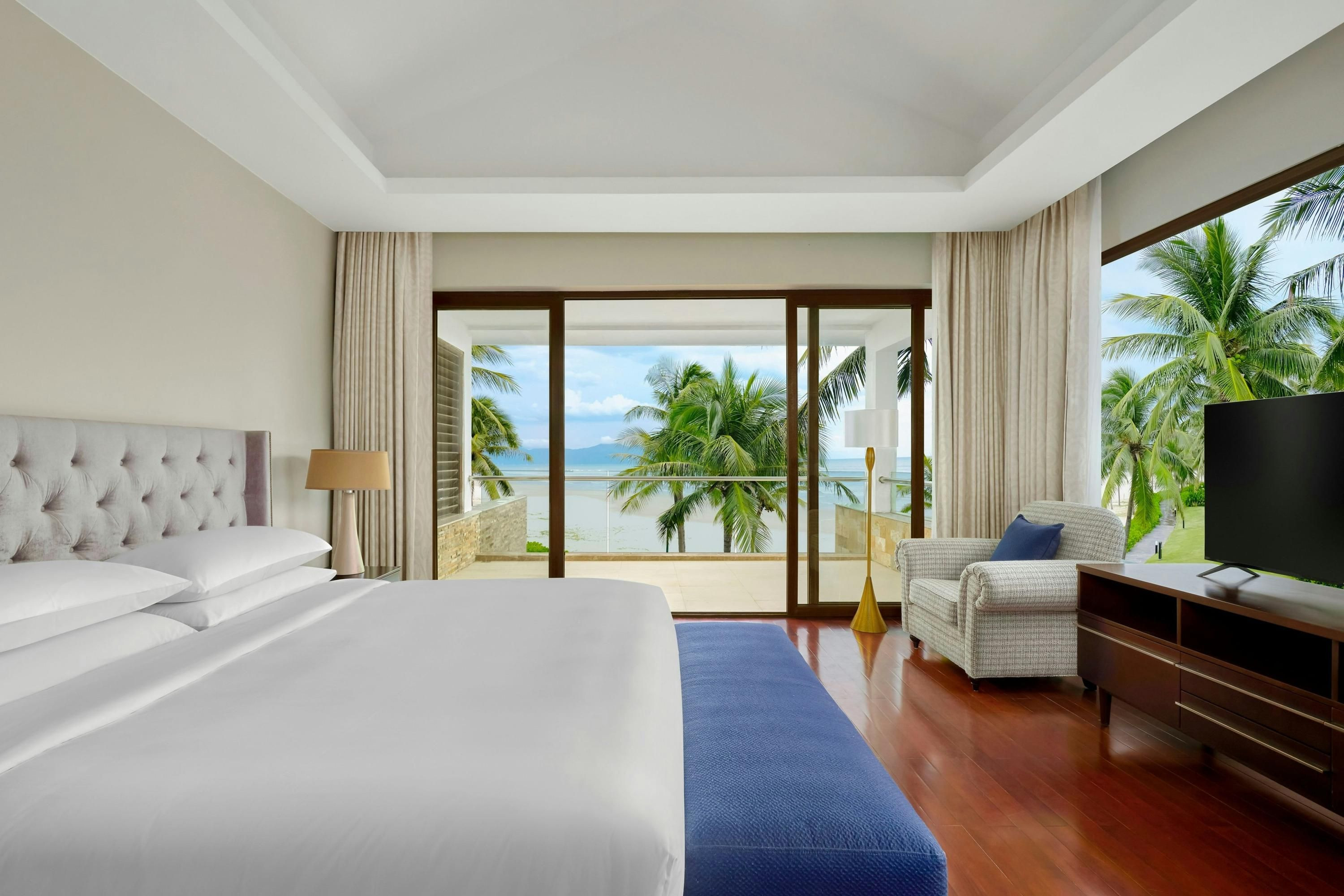 Phòng khách sang trọng tại Danang Marriott Resort & Spa
