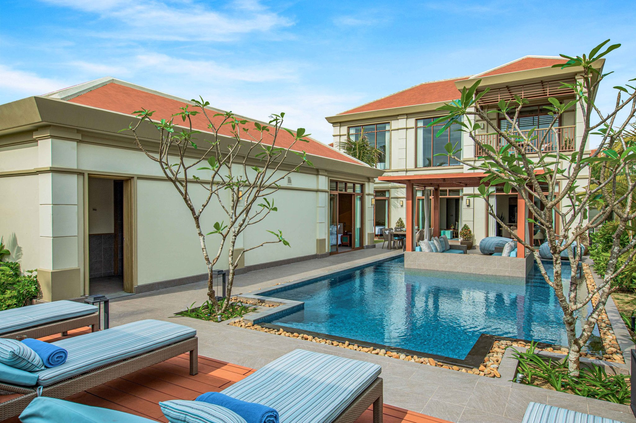 Biệt thự Ba phòng ngủ cao cấp với tầm nhìn ra biển